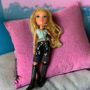 Bratz doll  cloe western Y2K